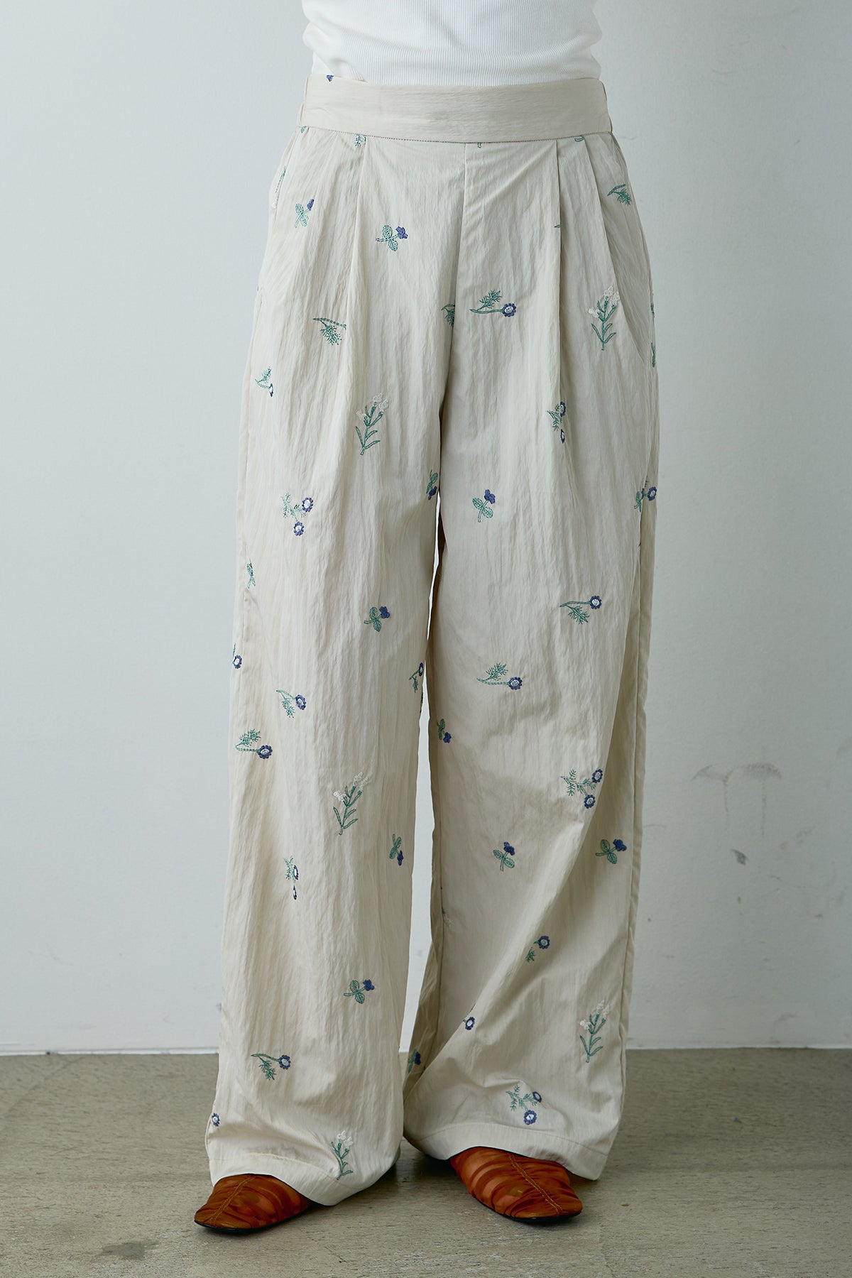 花柄刺繍タックワイドパンツ – ESICA