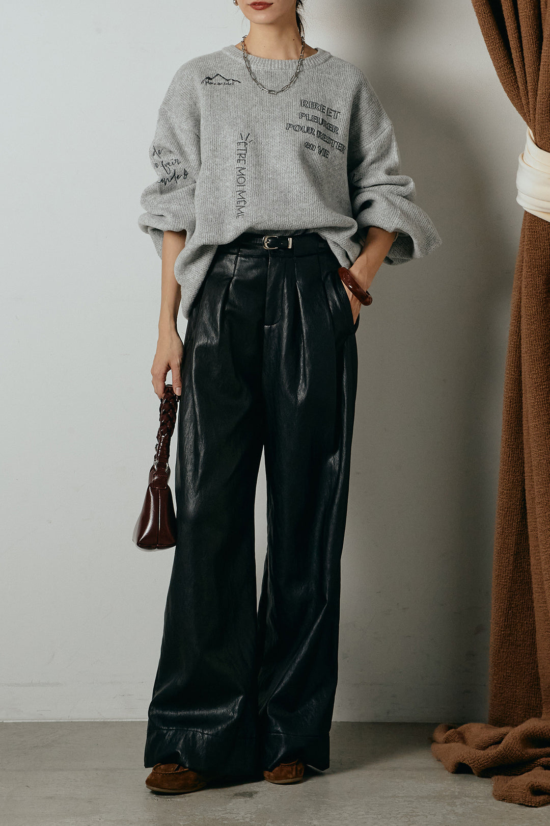 [SET]刺繍ロゴランダムデザインニットトップス+ベルト付きレザーライクタックパンツ(2set)