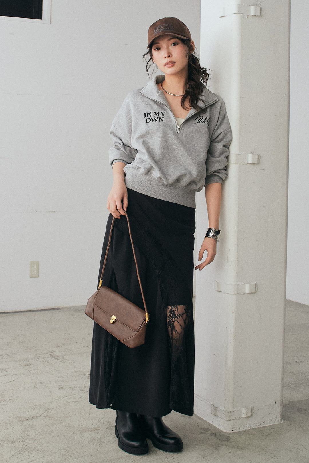 [SET]裏毛ロゴ刺繍ハーフZIPスウェット+刺繍レースデザインサテンスカート(2set)