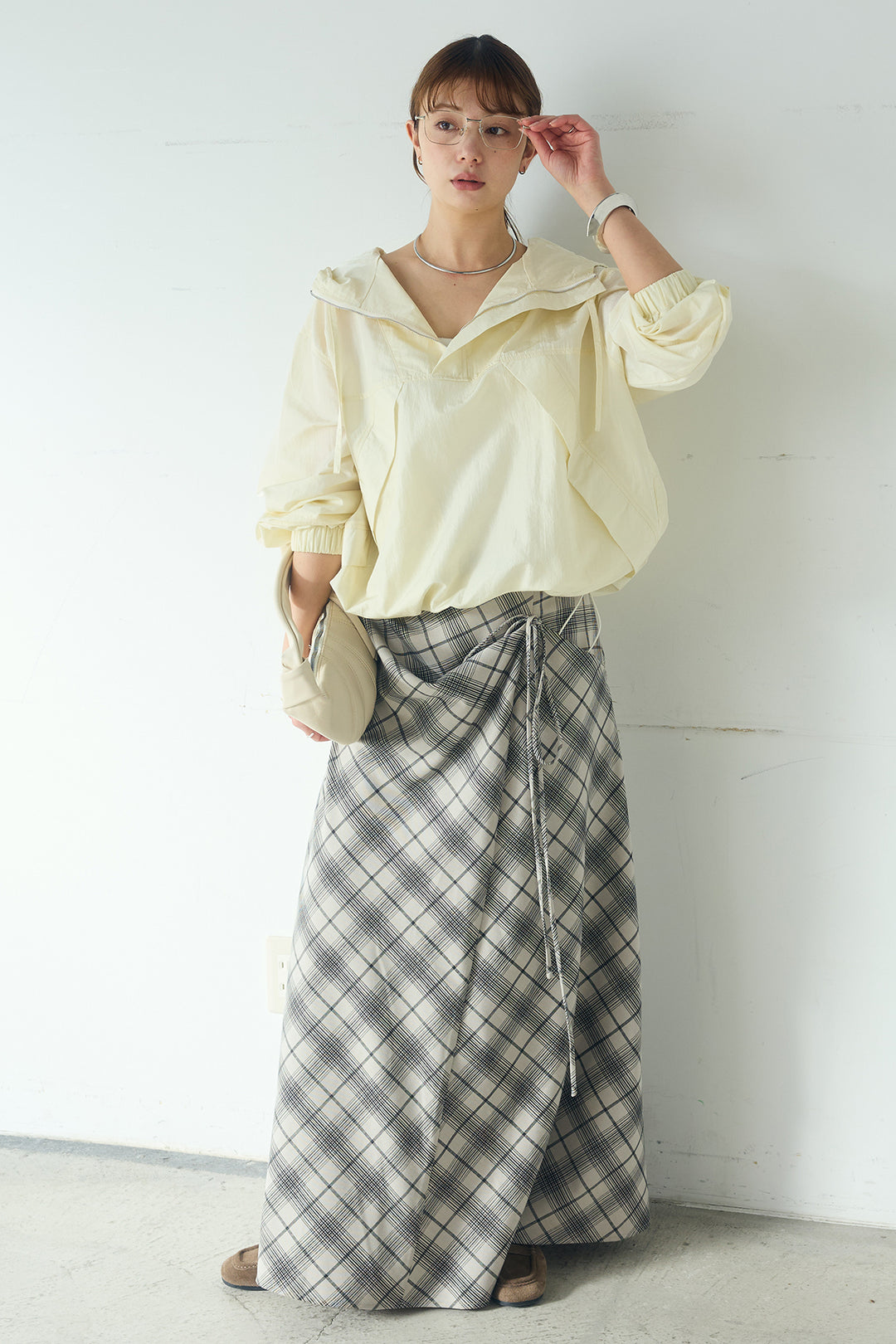 [SET]ナイロンフーディーブルゾンアウター+タータンチェック柄フロントデザインスカート(2set)