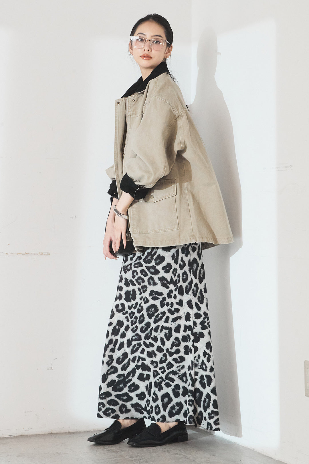 [SET]襟コーデュロイデザインデニム調カバーオール+レオパードサテンナロースカート(2set)