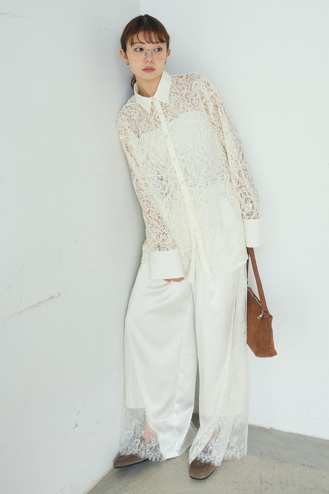[SET]刺繍レースオーバーサイズシャツ+サテンレース切り替えタックパンツ(2set)