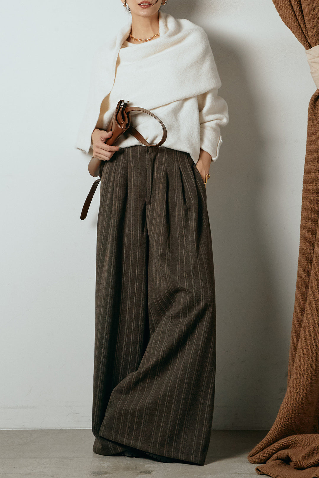 [SET]ネック巻きデザインニットトップス+タック入りマルチストライプ柄ワイドパンツ(2set)