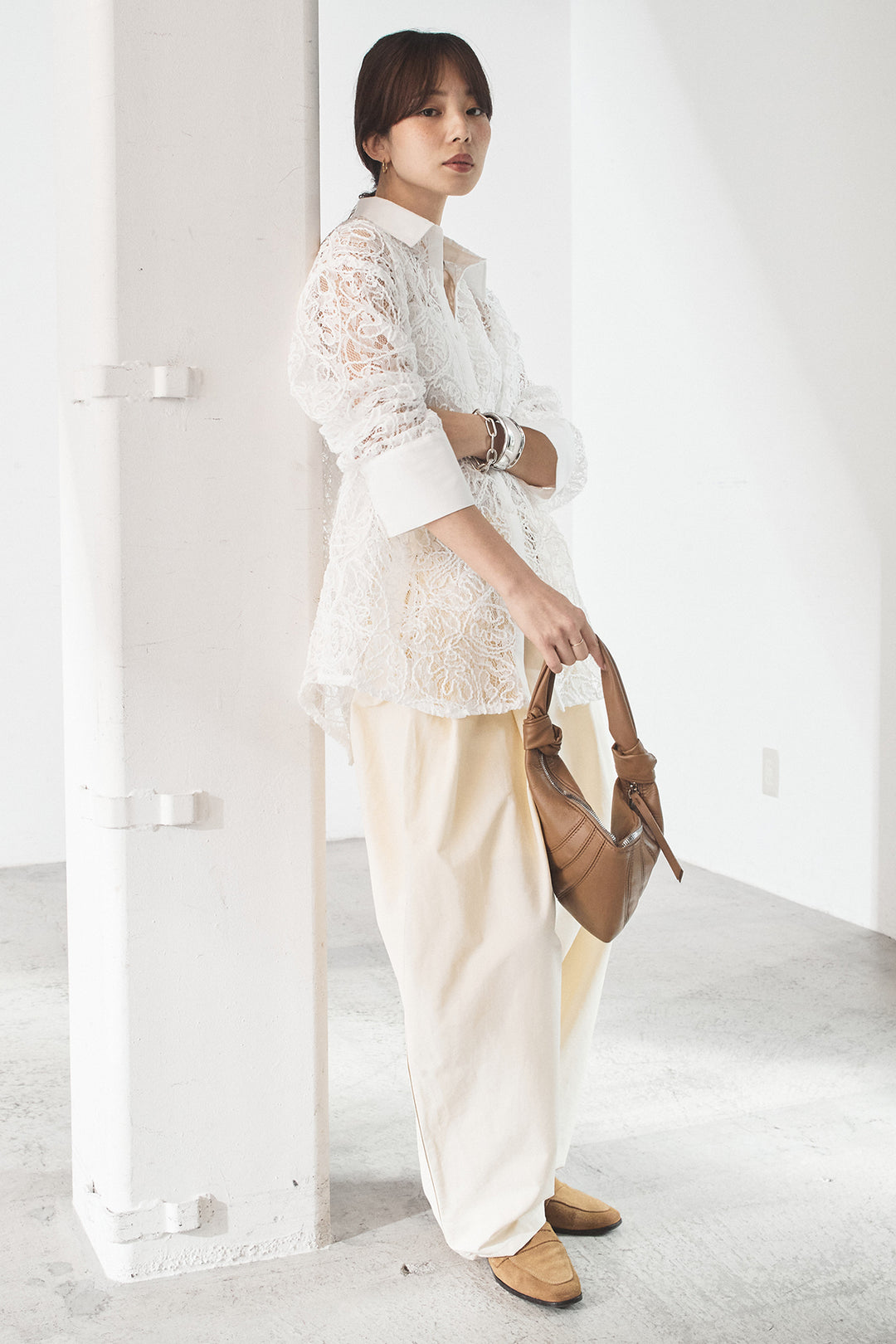 [SET]刺繍レースオーバーサイズシャツ+合繊ツイルパイピングタックカーブパンツ(2set)