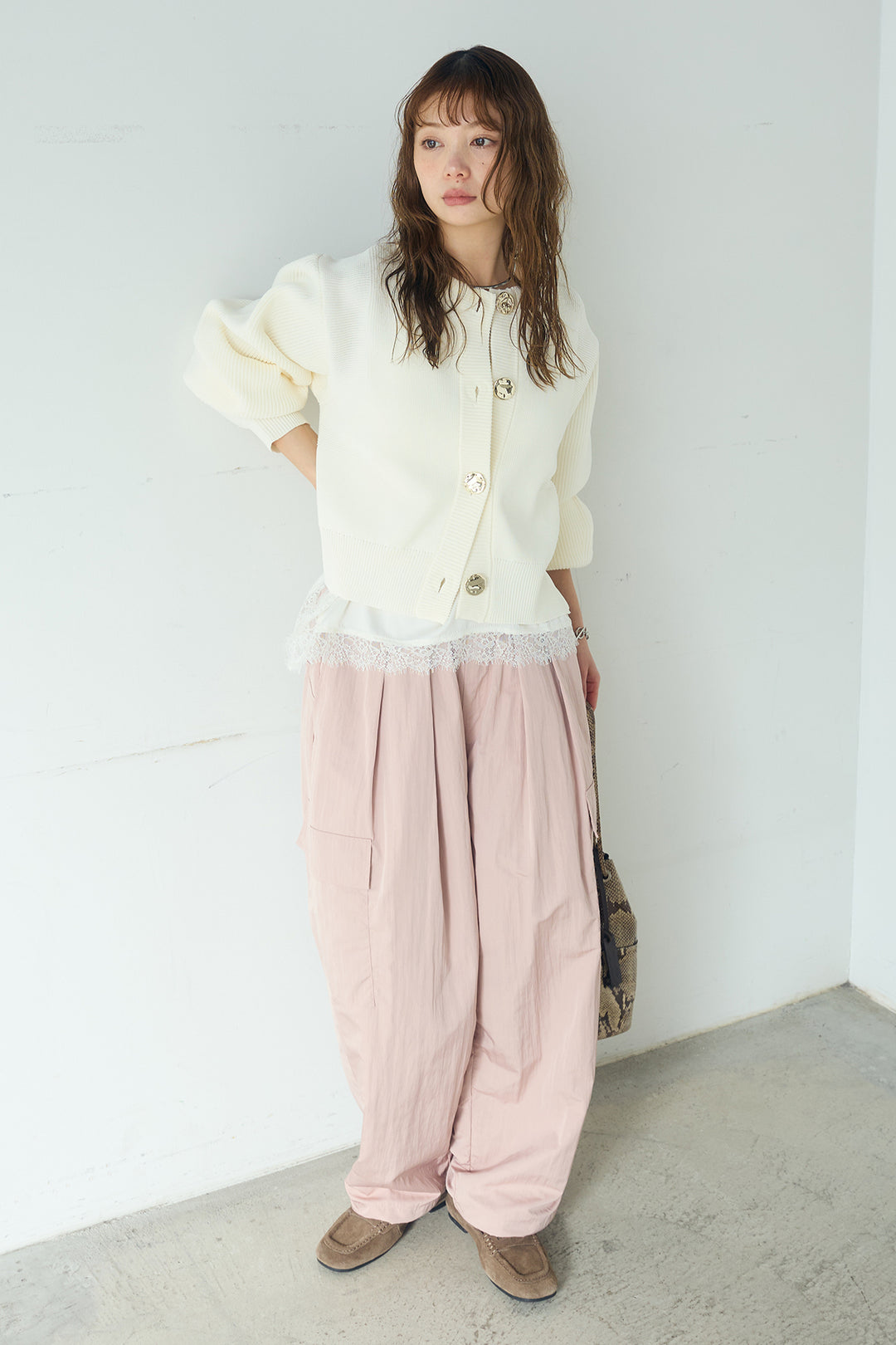 [SET]スポンディッシュBIGボタンクルーネックカーディガン+ブロード切り替えぺプラムタンク(2set)