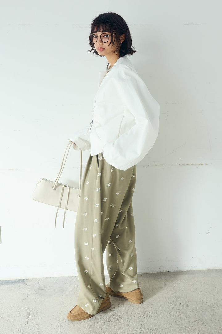 [SET]ノーカラーフロントギャザージップアウター+花柄刺繍ツイルタックパンツ(2set)