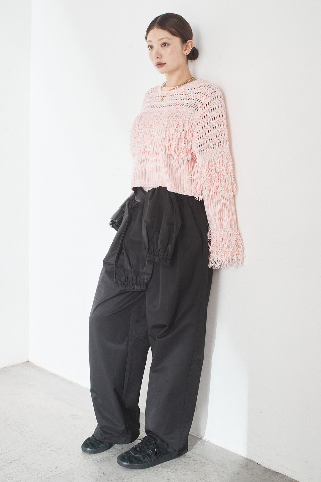 [SET]メッシュフリンジ切り替えプルオーバー+合繊ツイルスタンドウエスト巻きジョガーパンツ(2set)