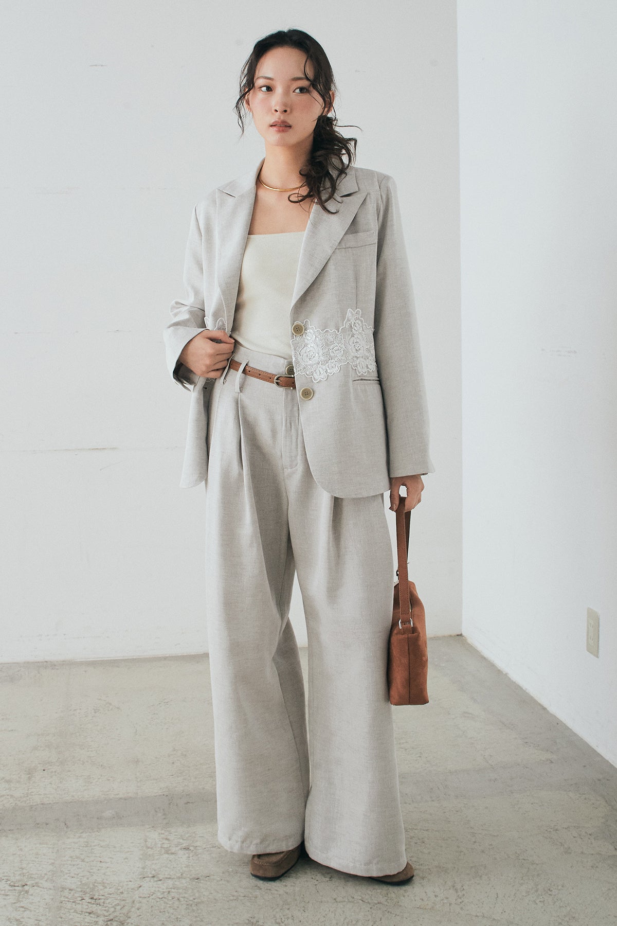 即納】ベルト付きネップツイードカーブパンツ/コーヒー – ESICA