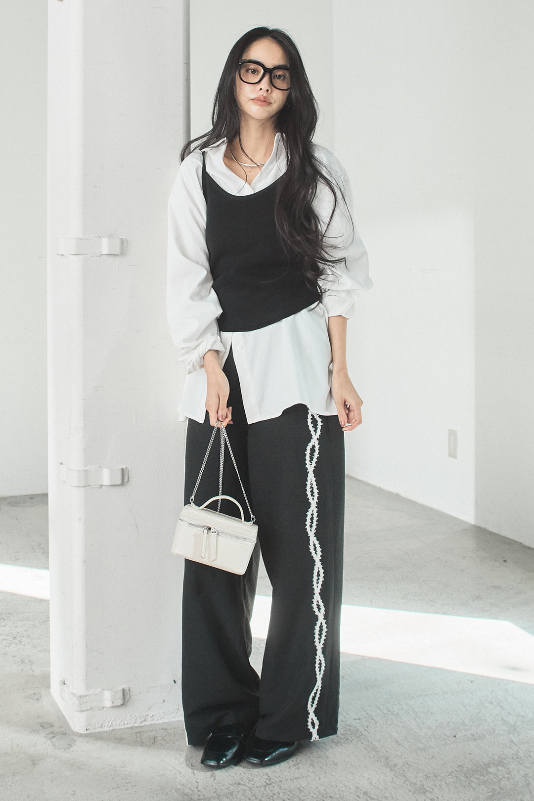 [SET]ニットキャミ付きシャツ+刺繡テープラインパンツ(2set)