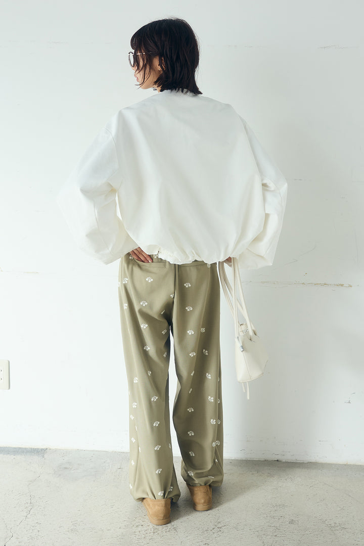 [SET]ノーカラーフロントギャザージップアウター+花柄刺繍ツイルタックパンツ(2set)