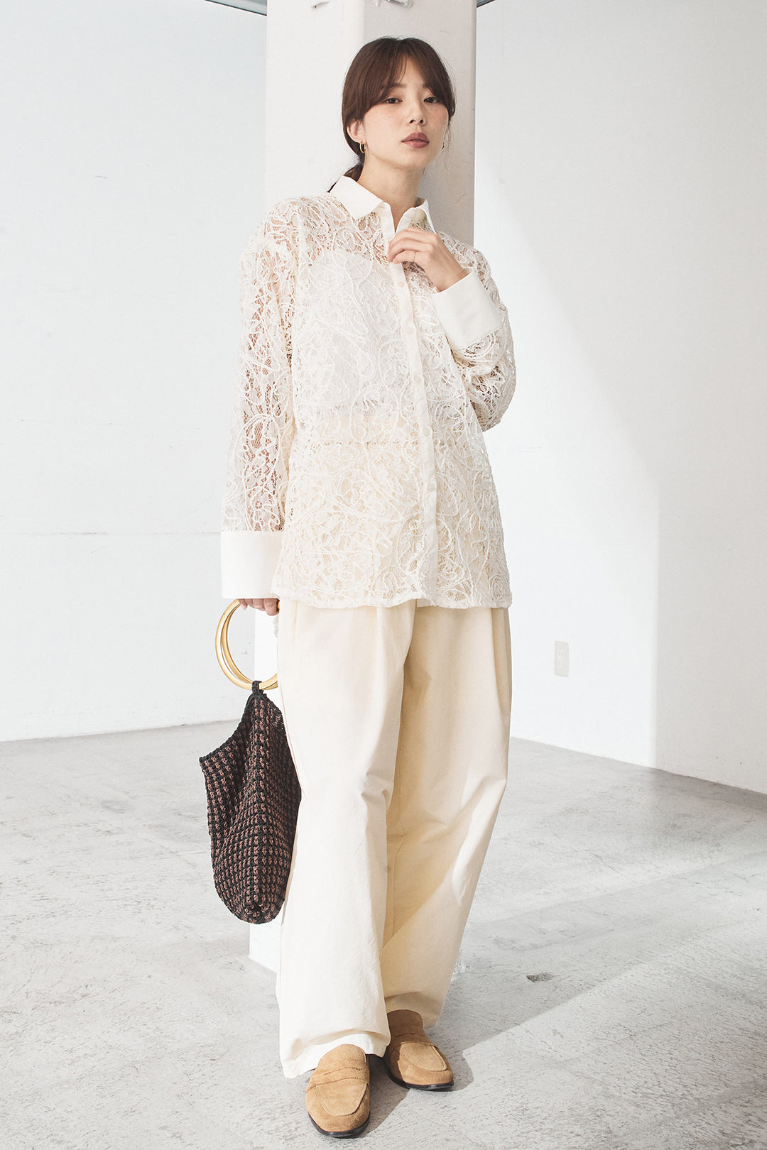 [SET]刺繍レースオーバーサイズシャツ+合繊ツイルパイピングタックカーブパンツ(2set)
