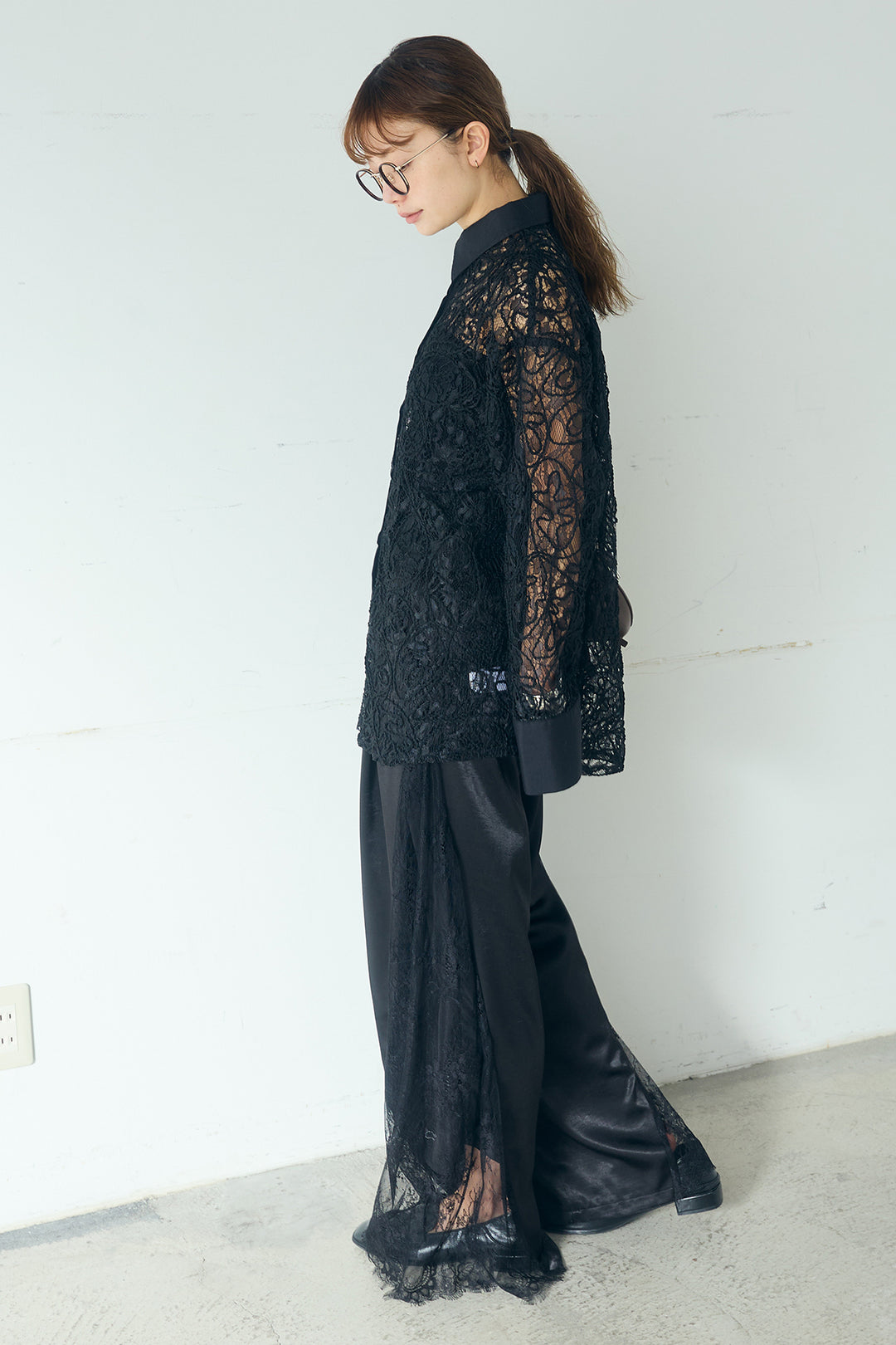 [SET]刺繍レースオーバーサイズシャツ+サテンレース切り替えタックパンツ(2set)