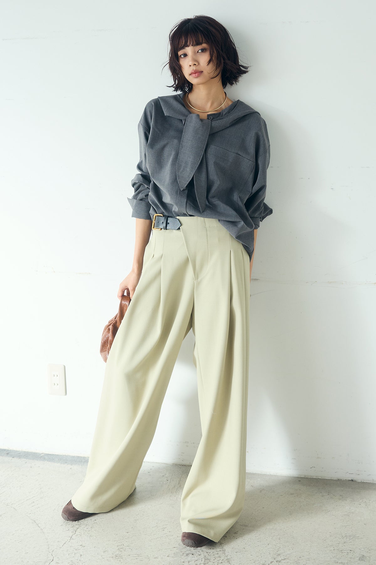 SET]無地タイ付フーディーBIGシャツ+サイドベルトタック入りスラックス