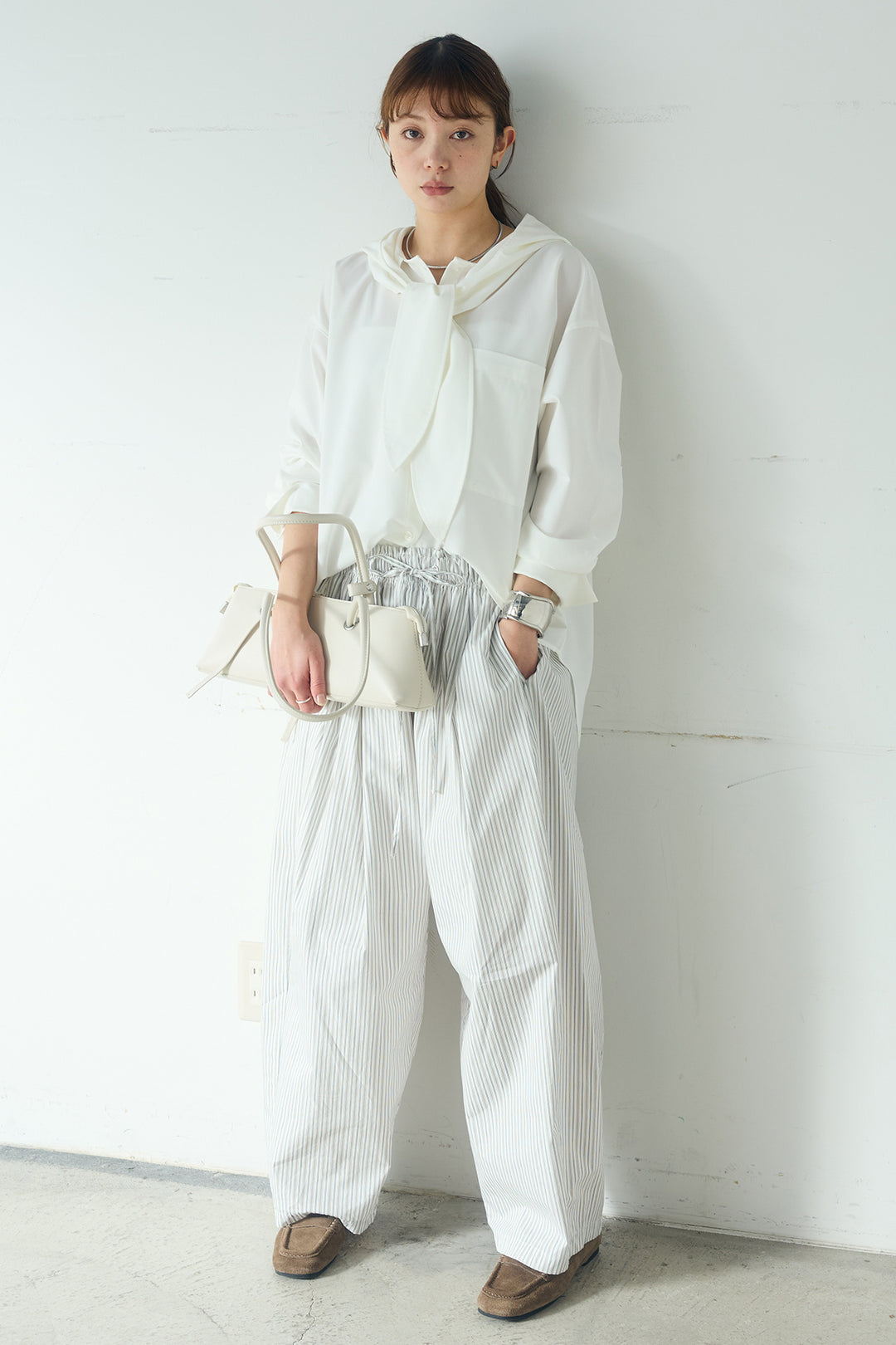 [SET]無地タイ付フーディーBIGシャツ+ランダムストライプタックギャザーパンツ(2set)