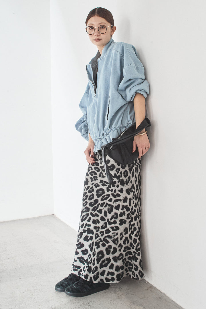 [SET]袖シャーリング裾フリルデニムブルゾン+レオパードサテンナロースカート(2set)