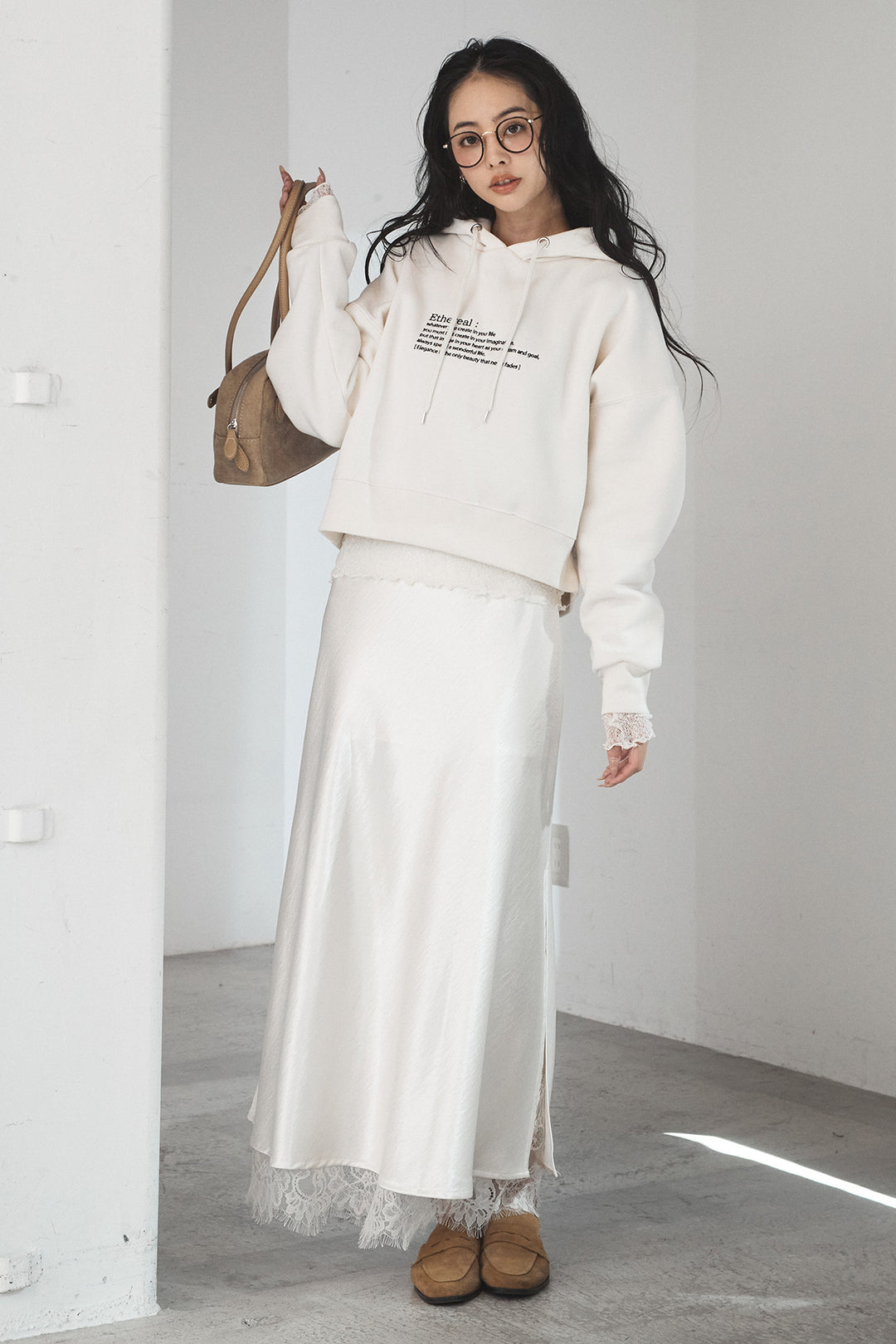 [SET]裏起毛レタリング刺繍フーディショートプルオーバー+ストレッチレースクルーネックインナー(2set)