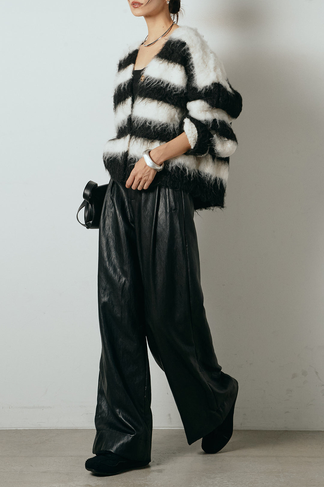 [SET]シャギーボーダー柄ニットカーディガン+ベルト付きレザーライクタックパンツ(2set)