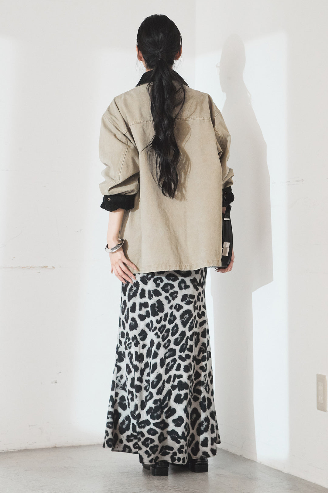 [SET]襟コーデュロイデザインデニム調カバーオール+レオパードサテンナロースカート(2set)