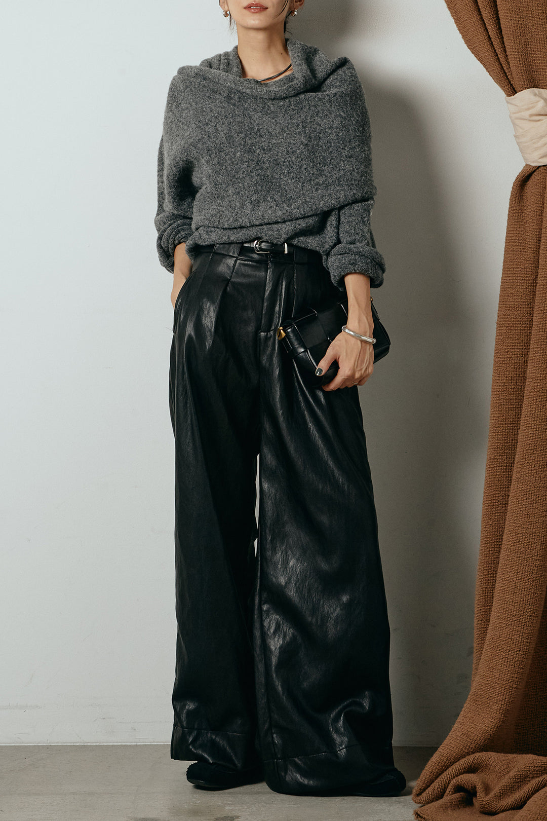 [SET]ネック巻きデザインニットトップス+ベルト付きレザーライクタックパンツ(2set)