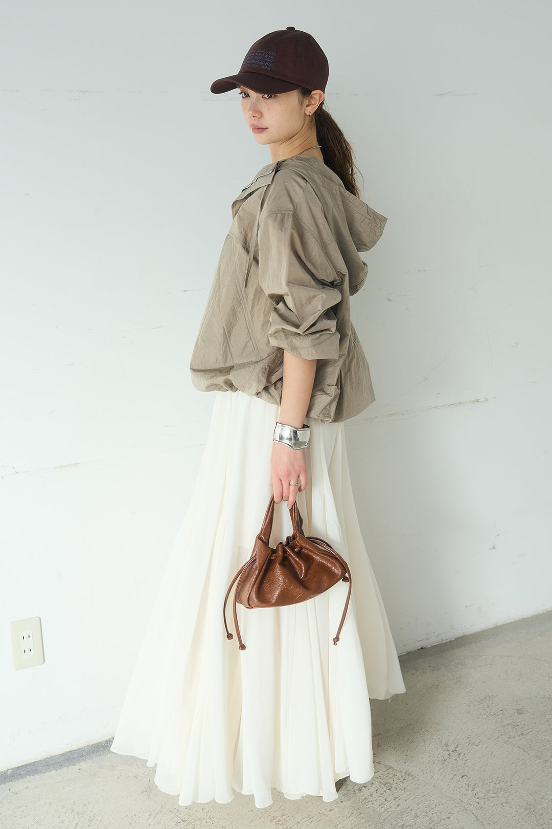 [SET]ナイロンフーディーブルゾンアウター+シアーフリルキャミワンピース(2set)