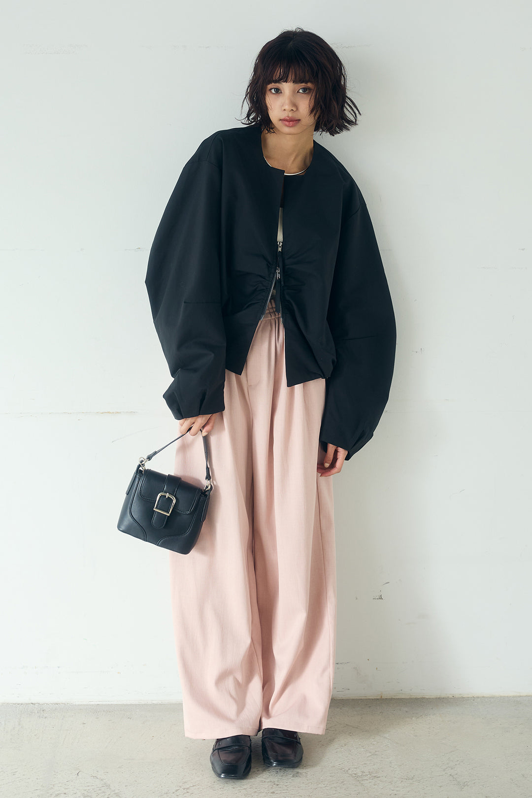 [SET]ノーカラーフロントギャザージップアウター+ツイルメニータックパンツ(2set)