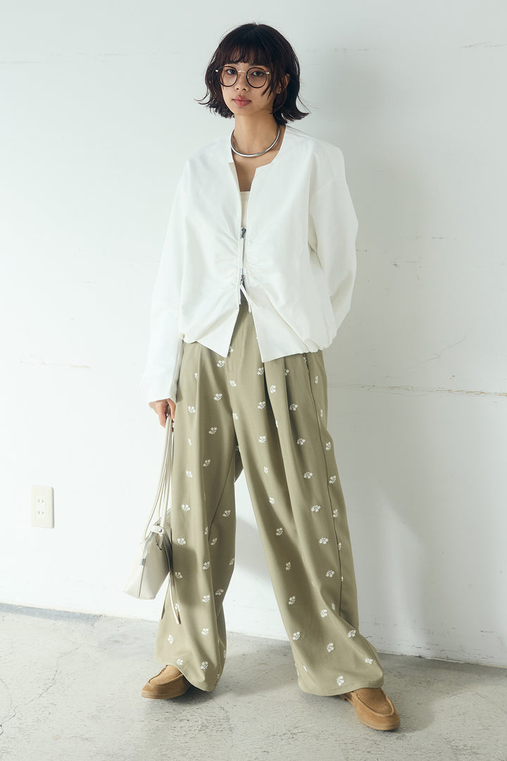 [SET]ノーカラーフロントギャザージップアウター+花柄刺繍ツイルタックパンツ(2set)