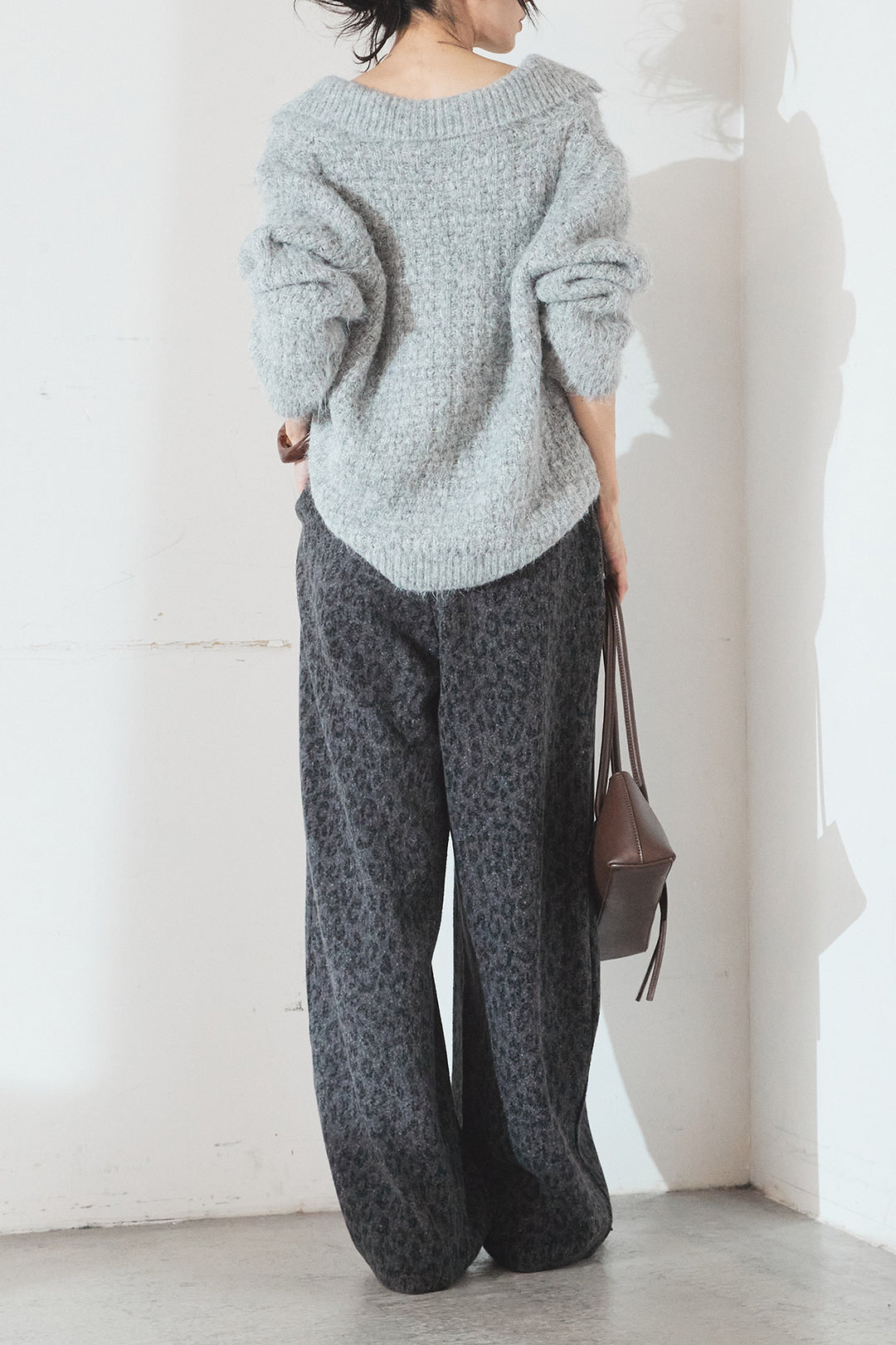 [SET]襟付きVネックニットトップス+リラックスレオパード柄ワイドパンツ(2set)