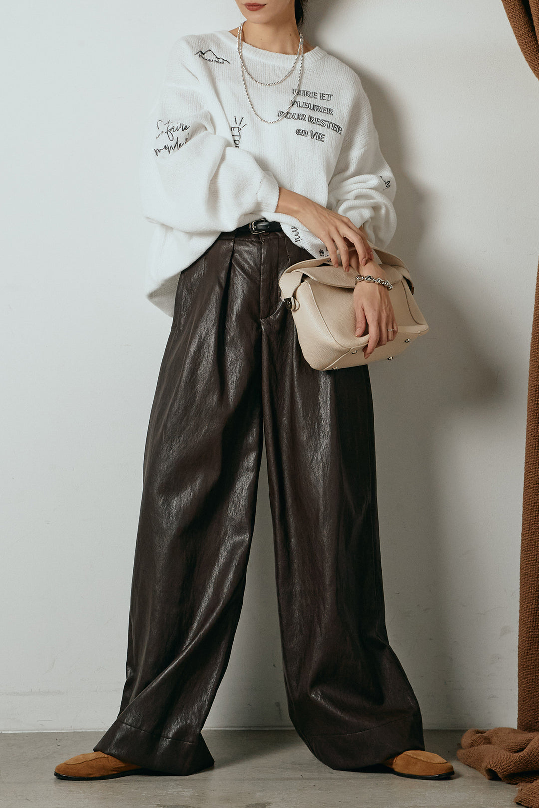 [SET]刺繍ロゴランダムデザインニットトップス+ベルト付きレザーライクタックパンツ(2set)