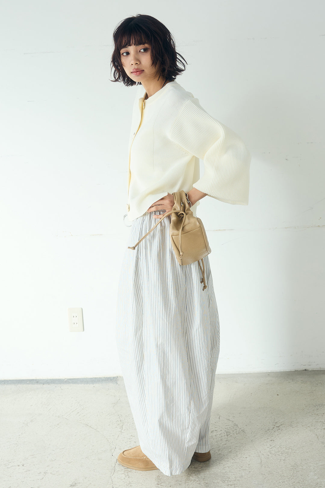 [SET]スポンディッシュBIGボタンクルーネックカーディガン+ランダムストライプタックギャザーパンツ(2set)