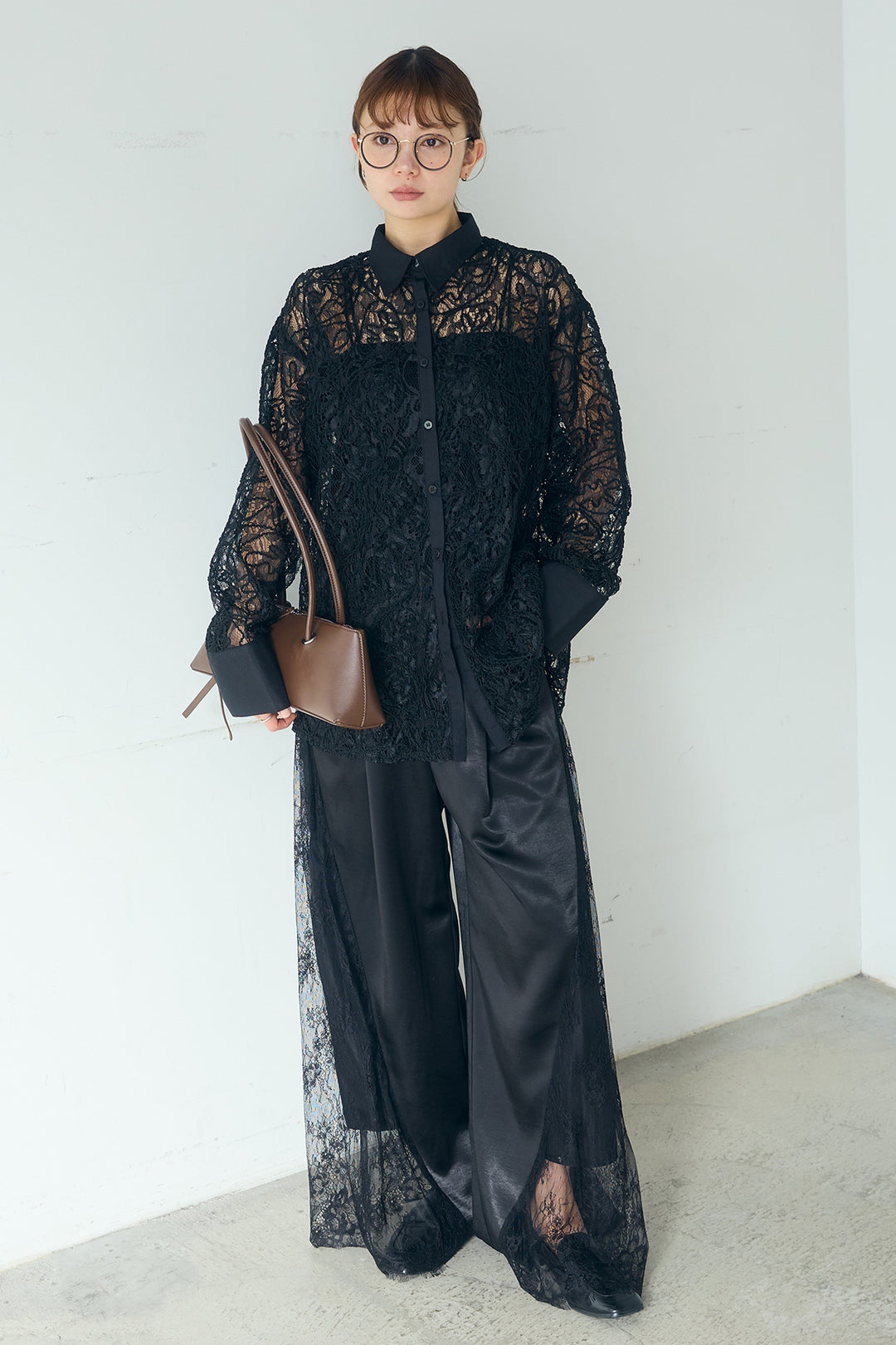[SET]刺繍レースオーバーサイズシャツ+サテンレース切り替えタックパンツ(2set)