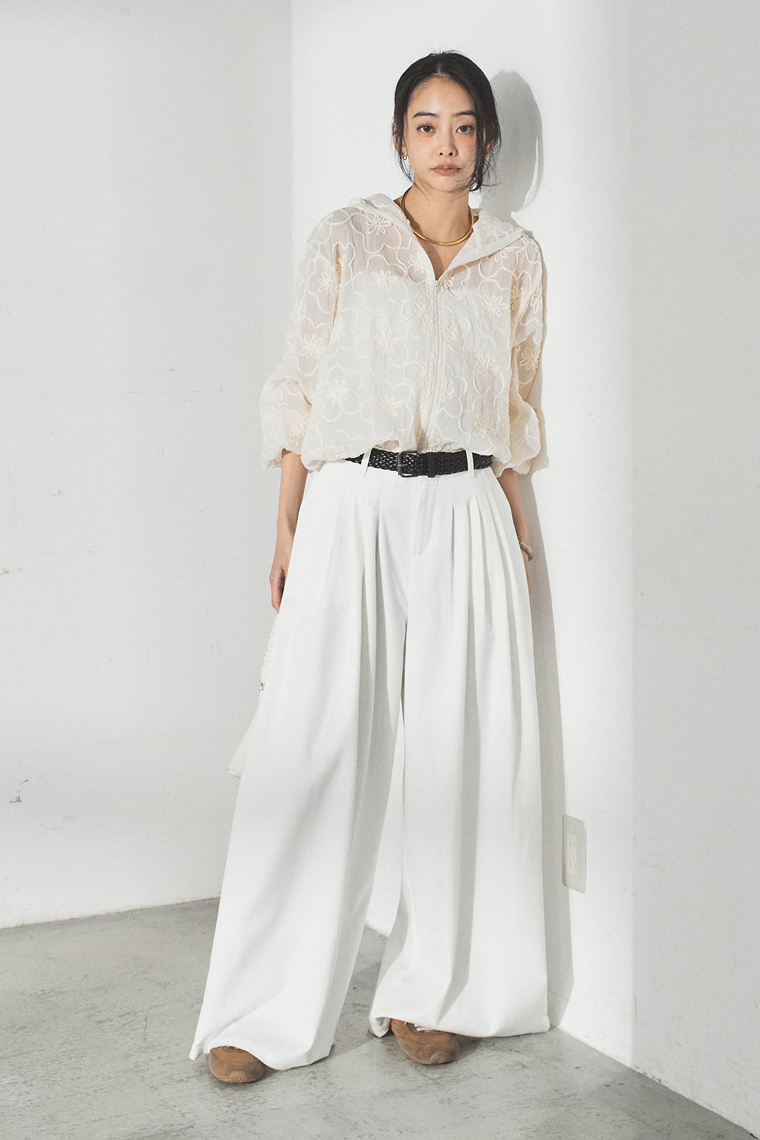 [SET]シアーフラワーフードブルゾン+編みベルト付きウエストタックワイドパンツ(2set)