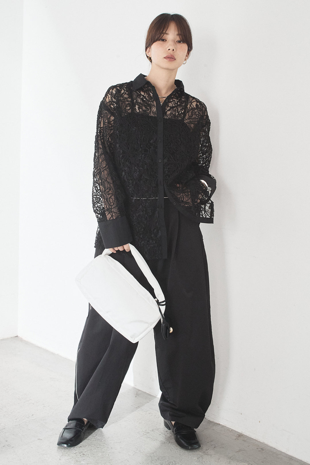 [SET]刺繍レースオーバーサイズシャツ+合繊ツイルパイピングタックカーブパンツ(2set)