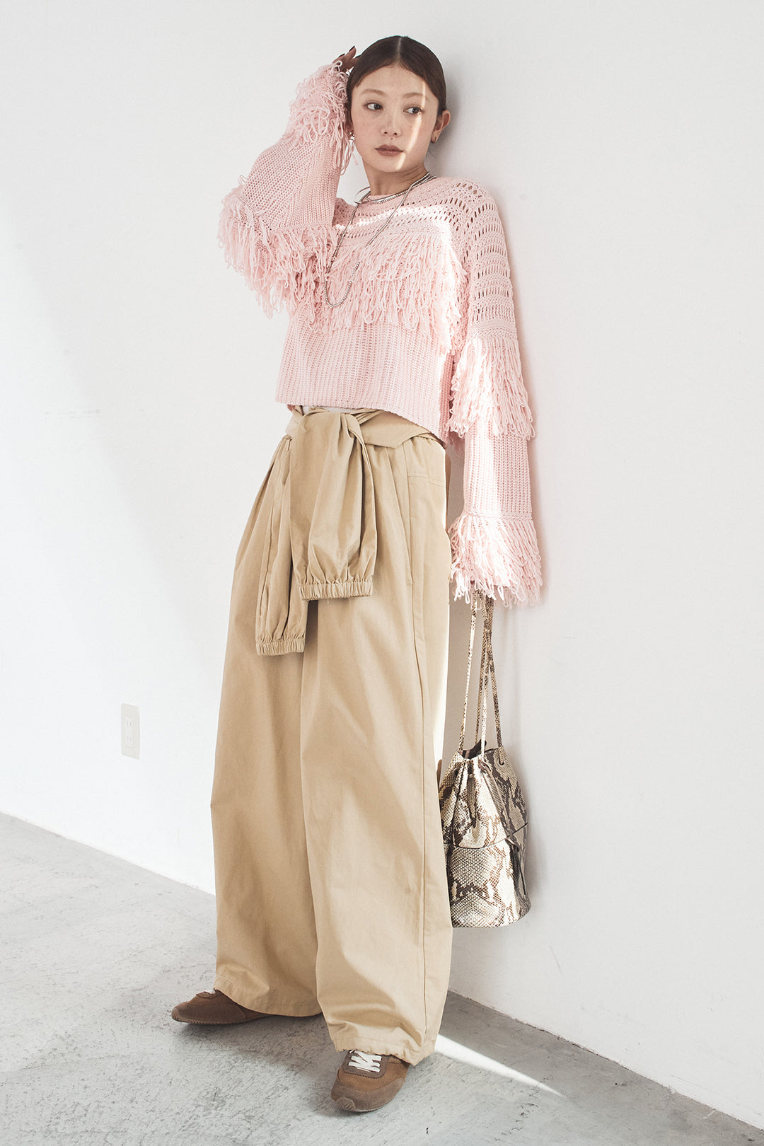 [SET]メッシュフリンジ切り替えプルオーバー+合繊ツイルスタンドウエスト巻きジョガーパンツ(2set)