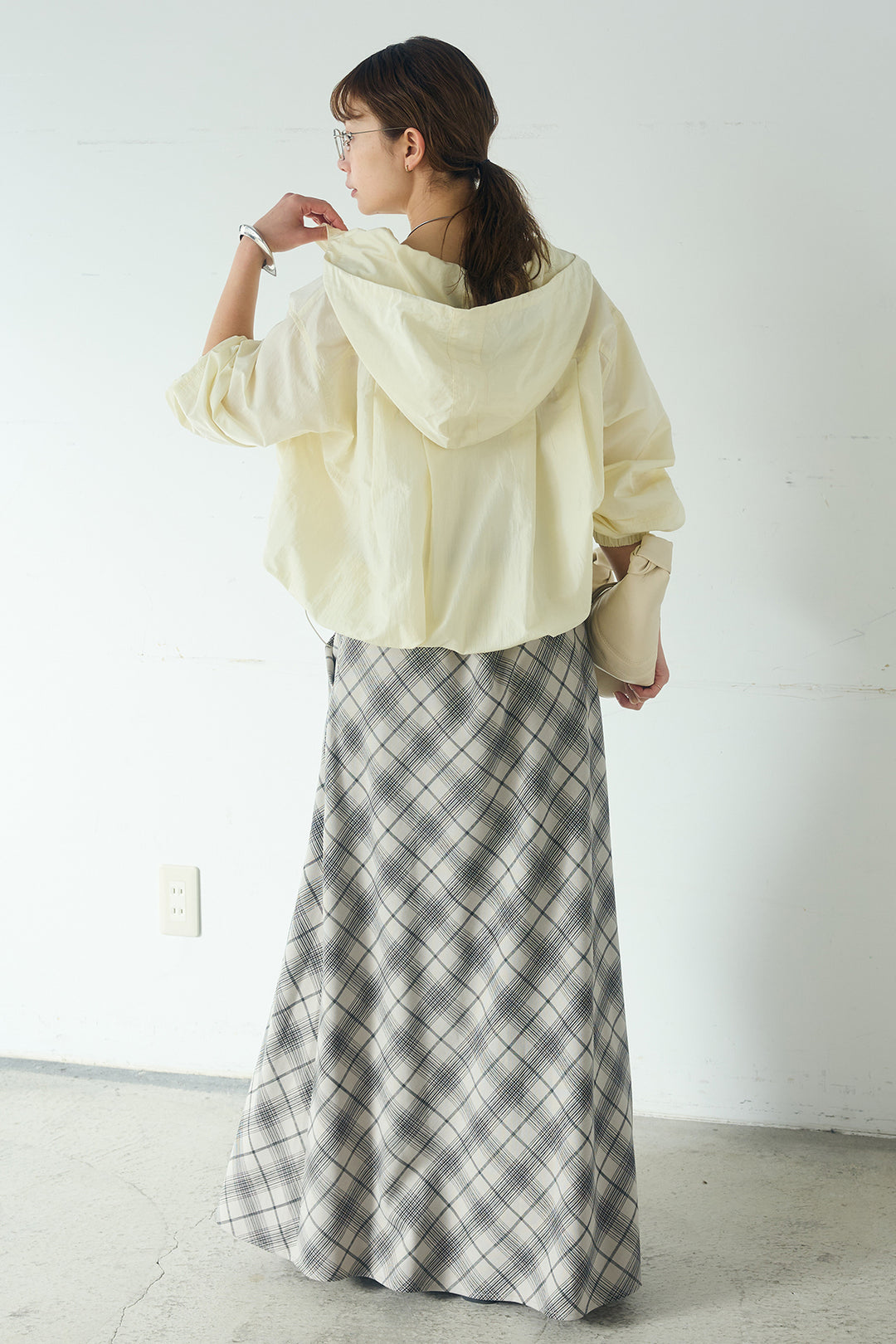 [SET]ナイロンフーディーブルゾンアウター+タータンチェック柄フロントデザインスカート(2set)