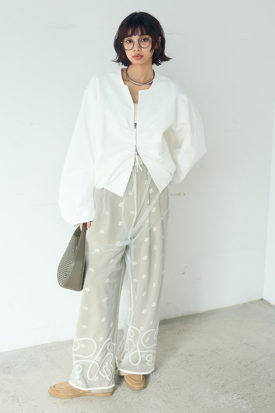 [SET]ニュアンスウェーブ刺繍シアーチュールパンツ+花柄刺繍ツイルタックパンツ(2set)