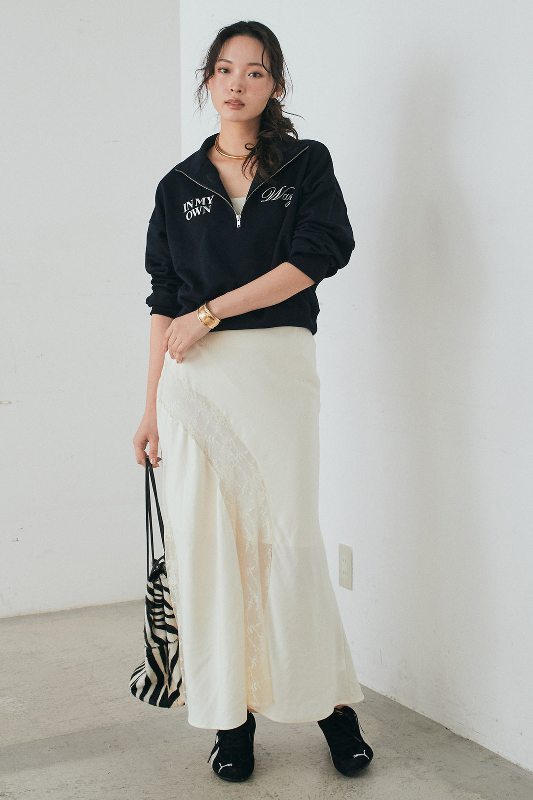 [SET]裏毛ロゴ刺繍ハーフZIPスウェット+刺繍レースデザインサテンスカート(2set)