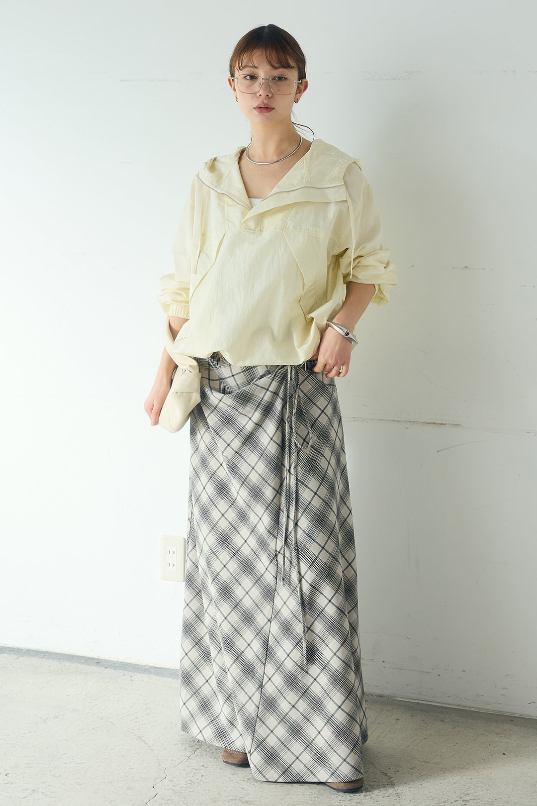 [SET]ナイロンフーディーブルゾンアウター+タータンチェック柄フロントデザインスカート(2set)