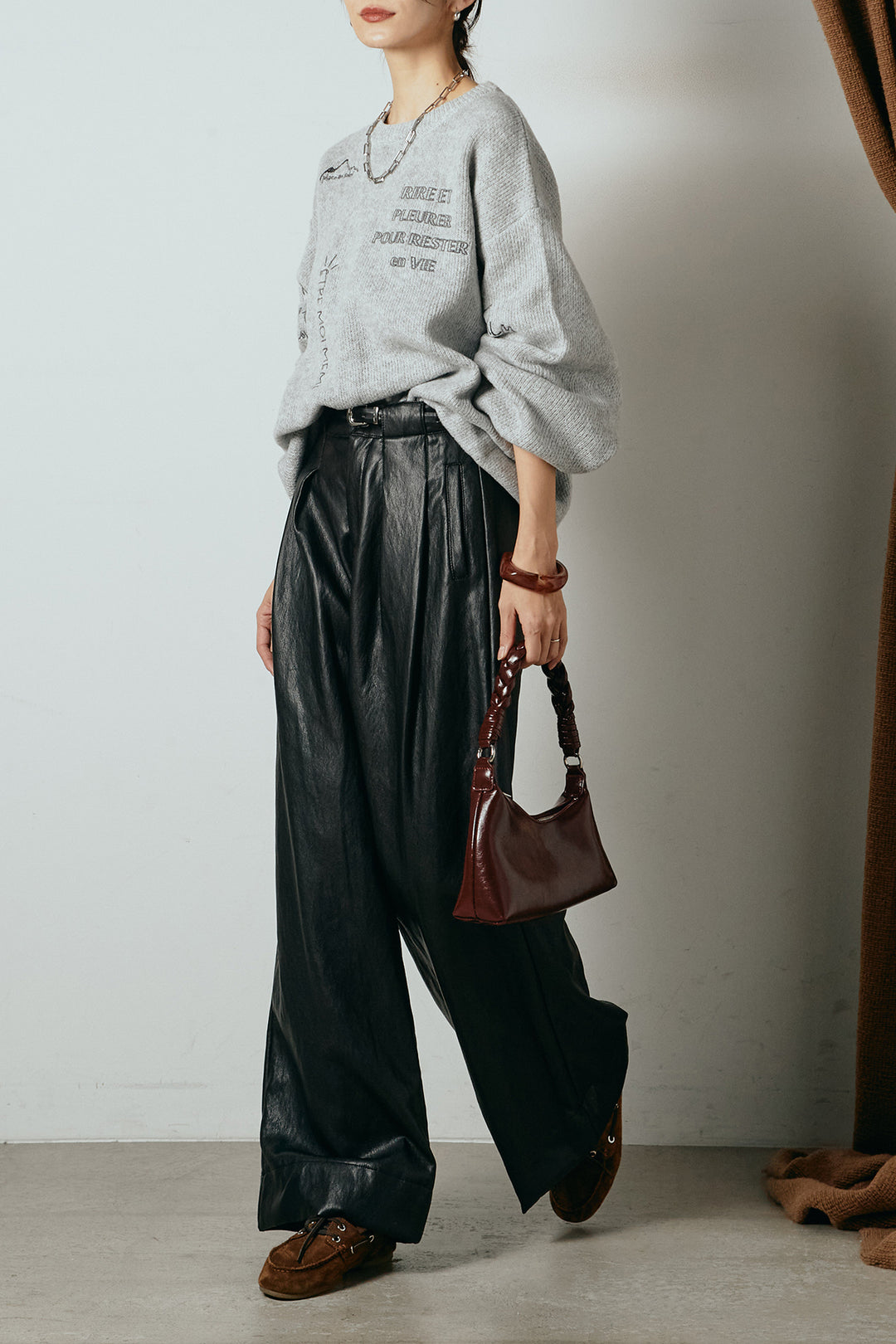 [SET]刺繍ロゴランダムデザインニットトップス+ベルト付きレザーライクタックパンツ(2set)