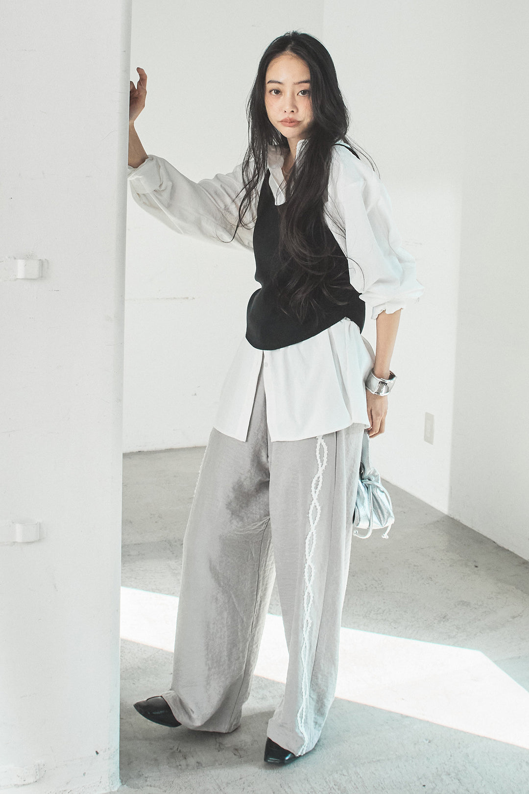 [SET]ニットキャミ付きシャツ+刺繡テープラインパンツ(2set)