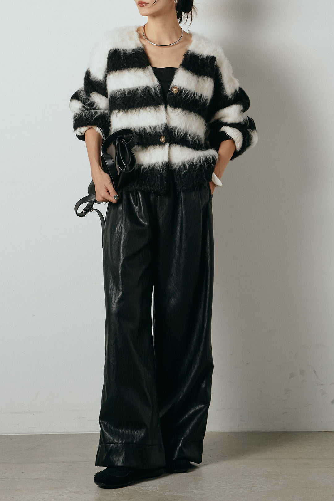 [SET]シャギーボーダー柄ニットカーディガン+ベルト付きレザーライクタックパンツ(2set)