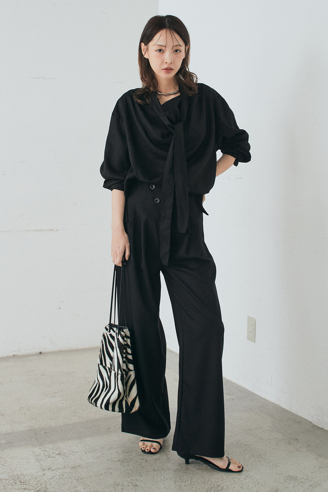 [SET]ニュアンスボータイブラウス+斜めボタンタック入りスラックス(2set)