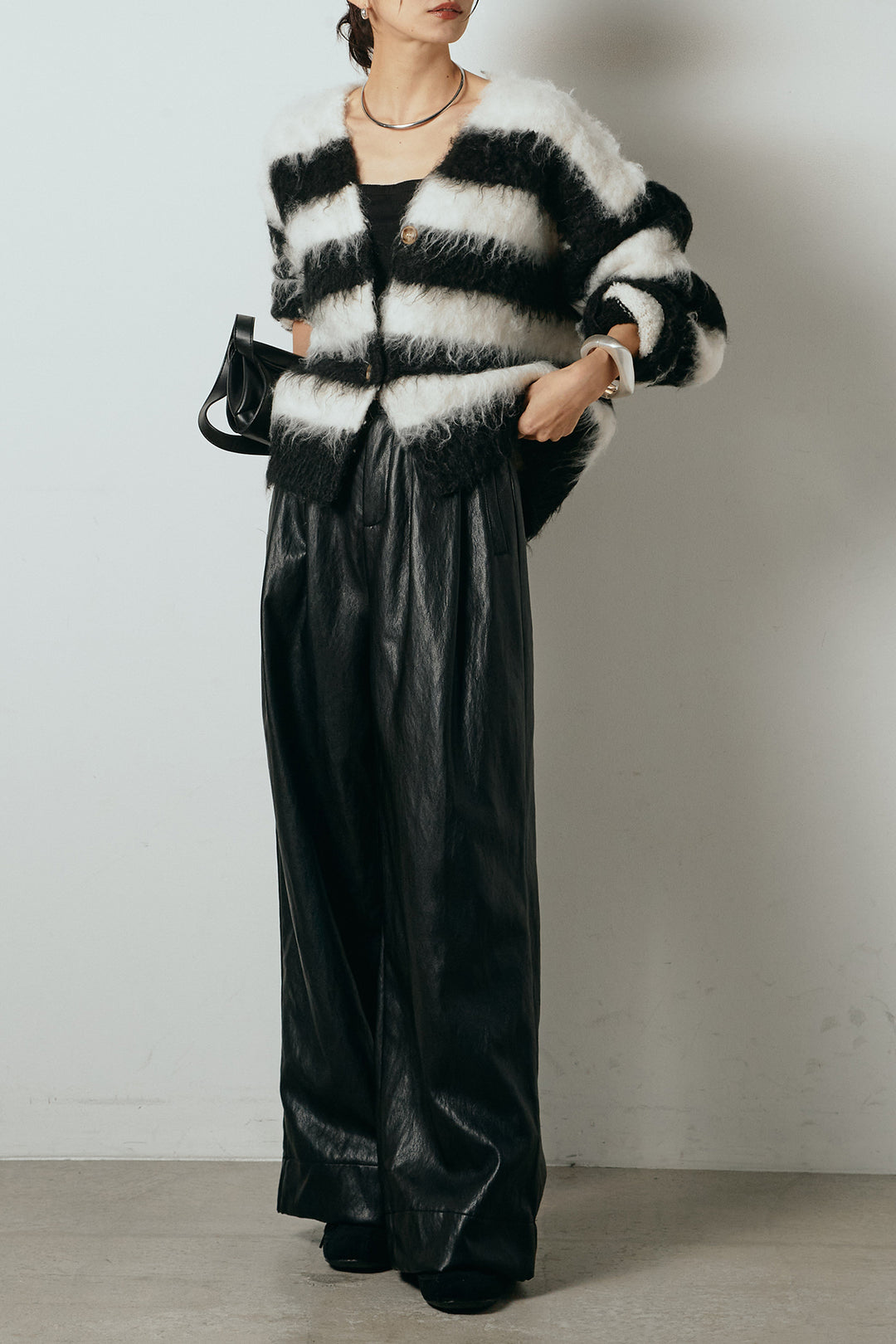 [SET]シャギーボーダー柄ニットカーディガン+ベルト付きレザーライクタックパンツ(2set)