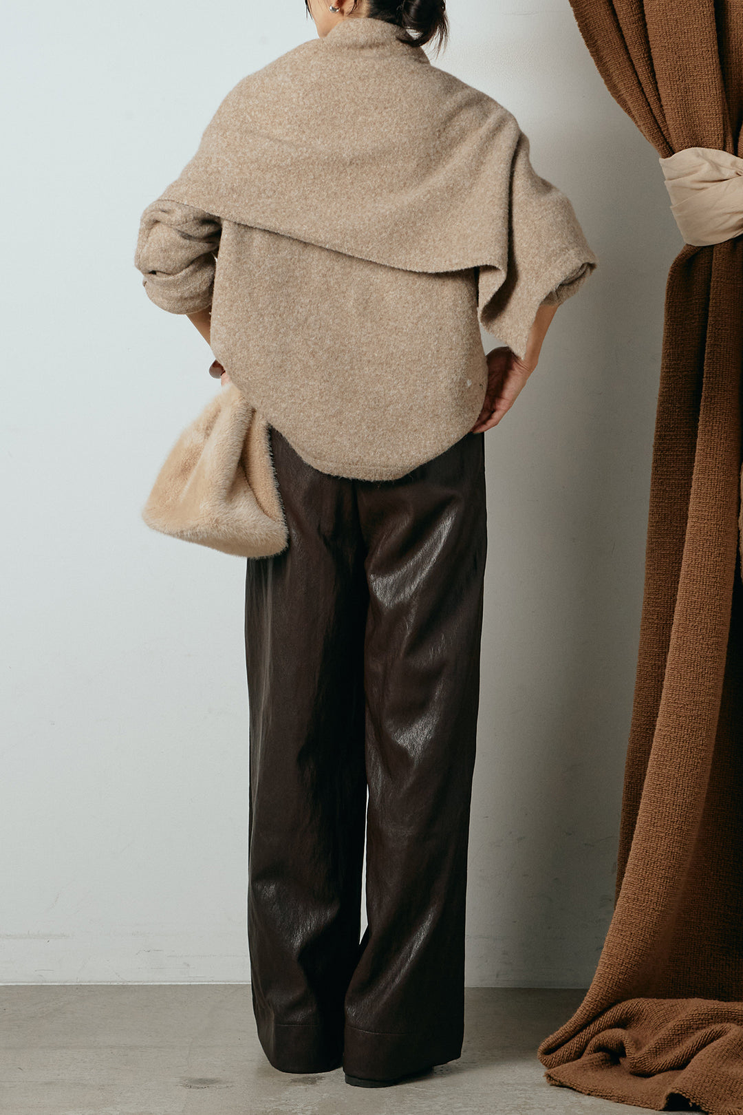 [SET]ネック巻きデザインニットトップス+ベルト付きレザーライクタックパンツ(2set)