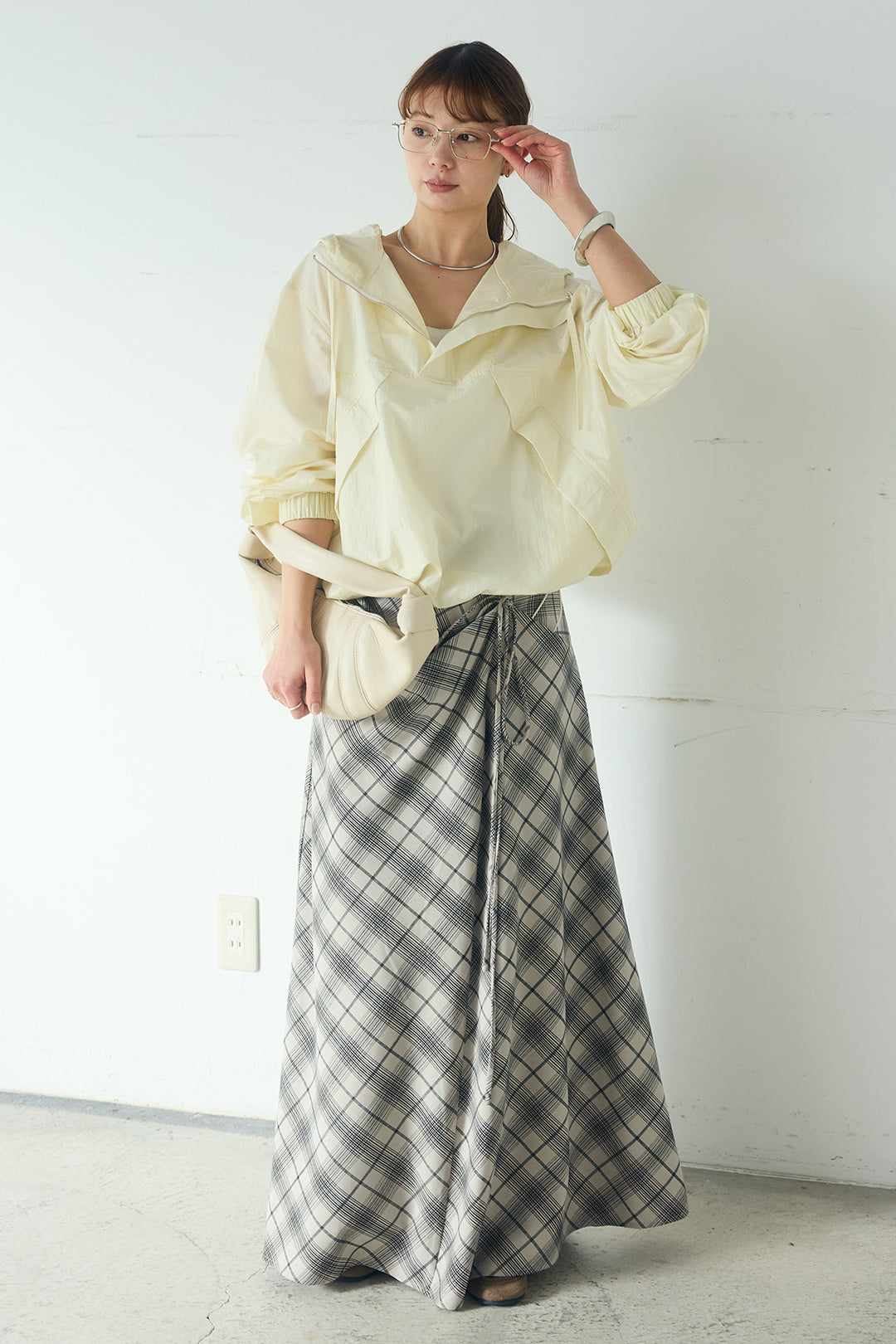 [SET]ナイロンフーディーブルゾンアウター+タータンチェック柄フロントデザインスカート(2set)