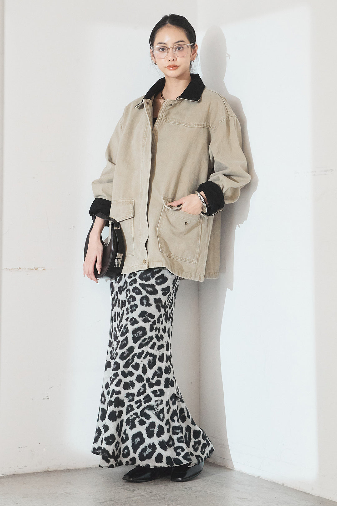 [SET]襟コーデュロイデザインデニム調カバーオール+レオパードサテンナロースカート(2set)