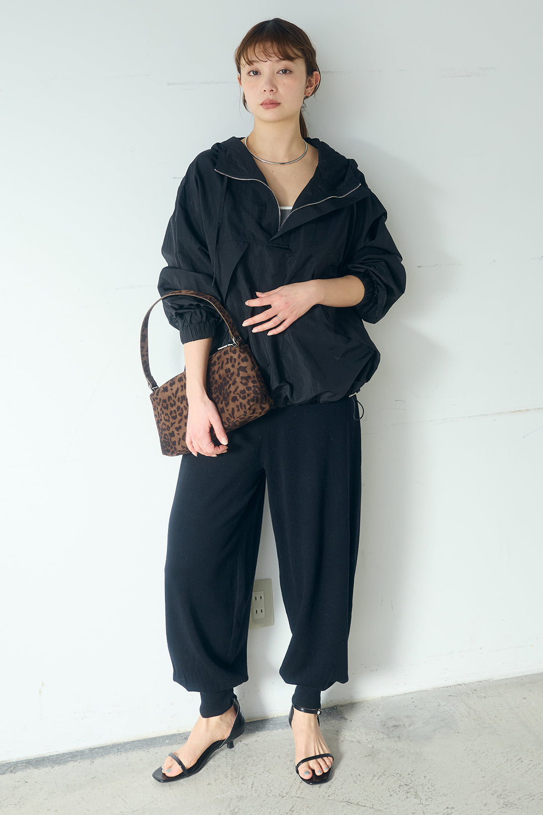 [SET]ナイロンフーディーブルゾンアウター+裾絞りリブニットパンツ(2set)