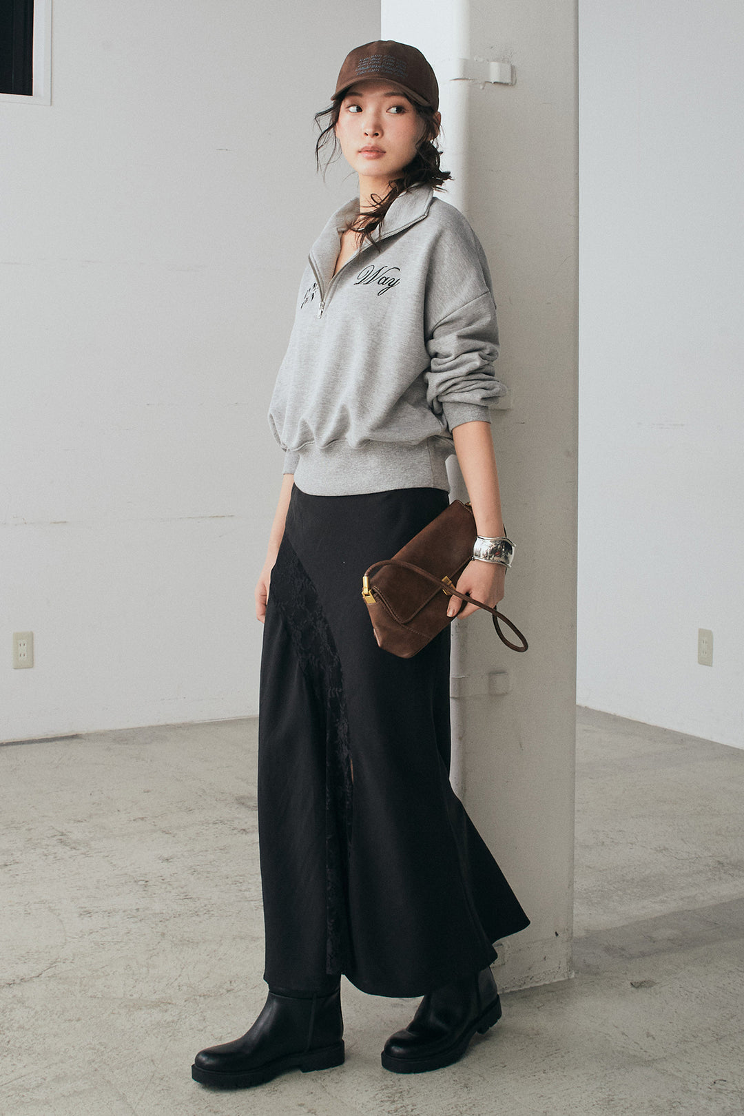 [SET]裏毛ロゴ刺繍ハーフZIPスウェット+刺繍レースデザインサテンスカート(2set)