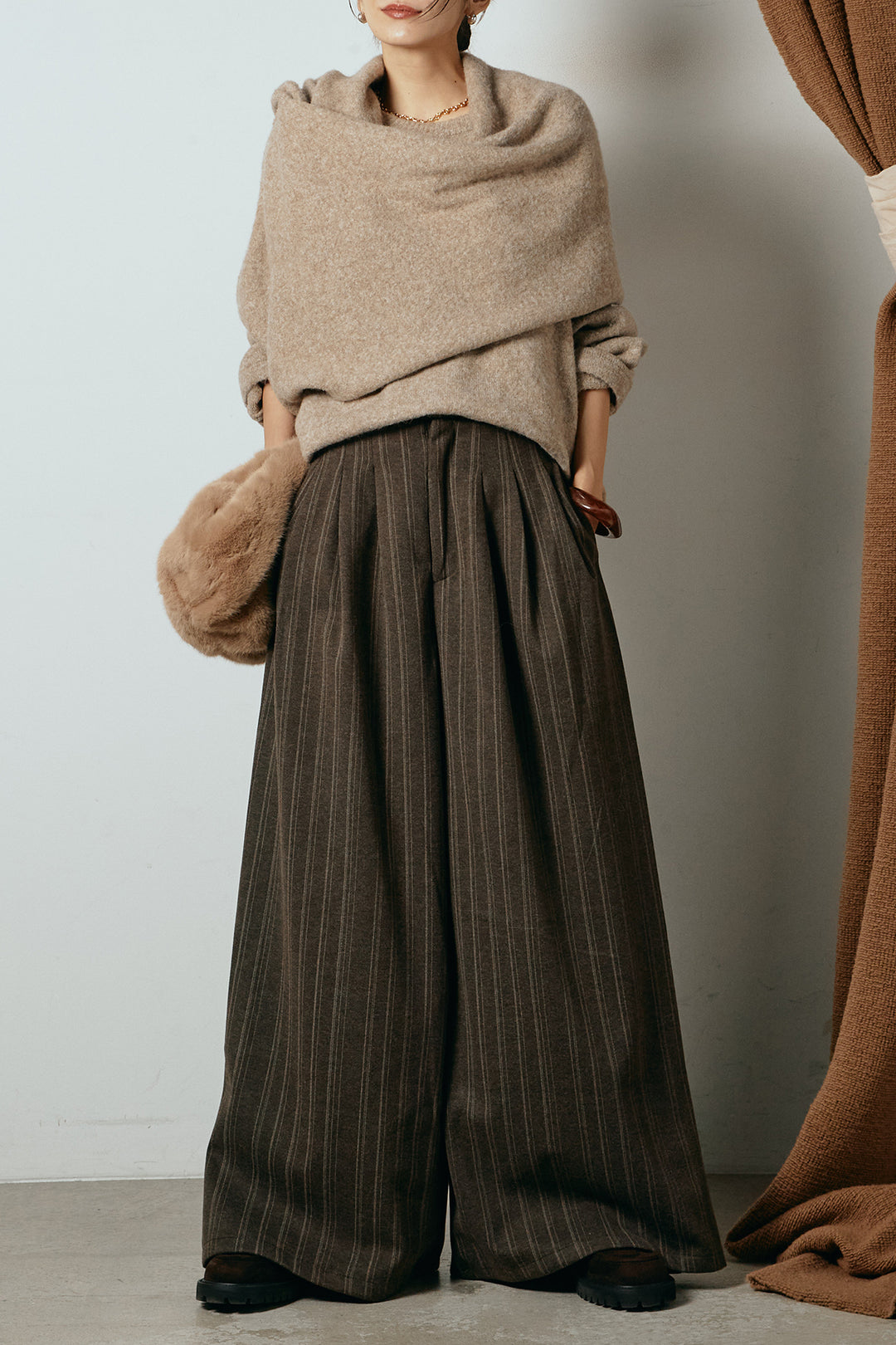[SET]ネック巻きデザインニットトップス+タック入りマルチストライプ柄ワイドパンツ(2set)