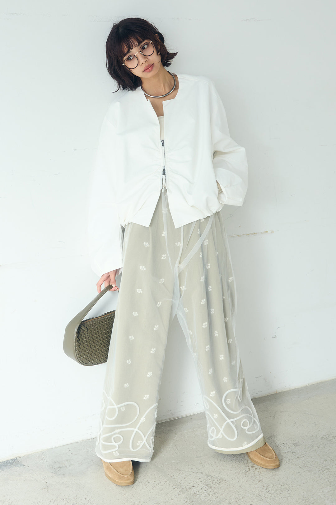 [SET]ニュアンスウェーブ刺繍シアーチュールパンツ+花柄刺繍ツイルタックパンツ(2set)