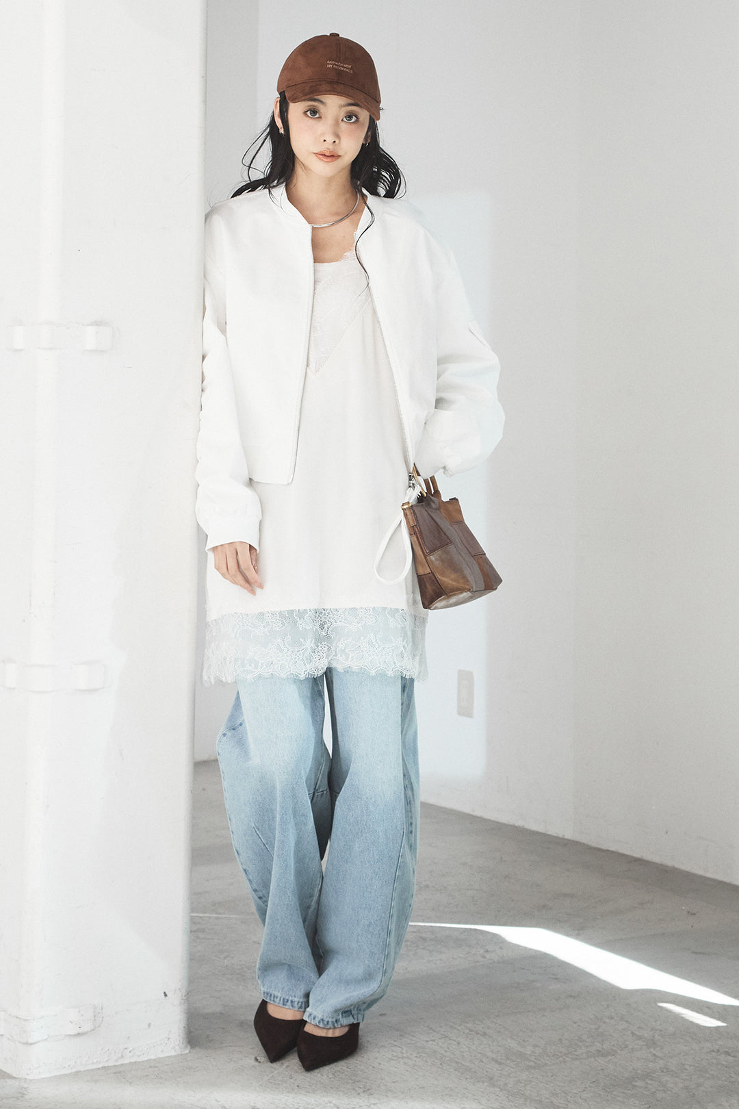 [SET]袖ギャザーデザインブルゾン+レース切り替えキャミソール+デニムアシメカーブパンツ(3set)